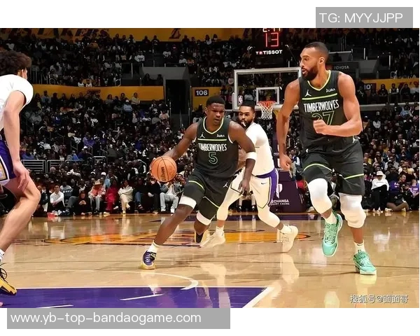 森林狼新赛季备战热情高涨爱德华兹迪文里德训练照展笑颜