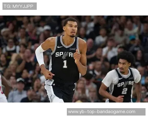 文班亚马亲自揭晓身高秘密光脚状态下竟达七尺四寸